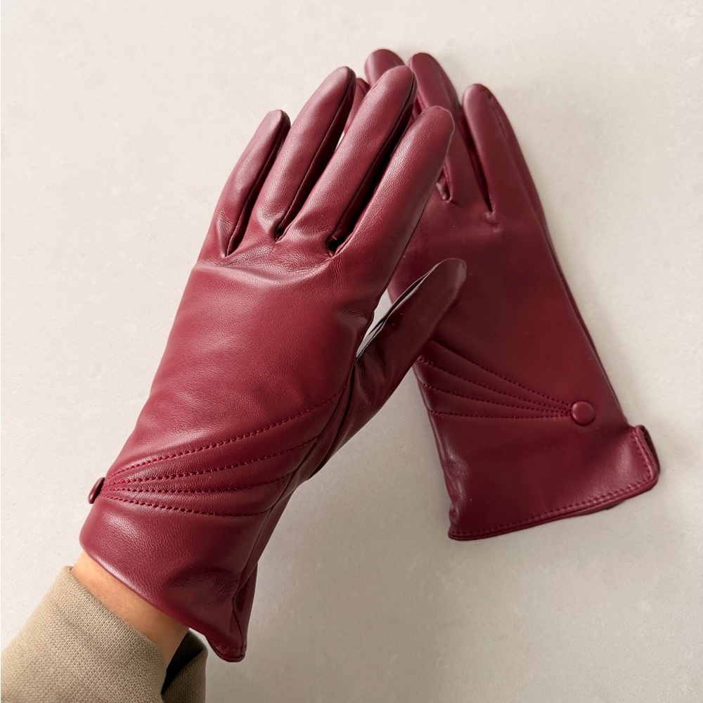Burgundy Leather Gloves. Size Small.